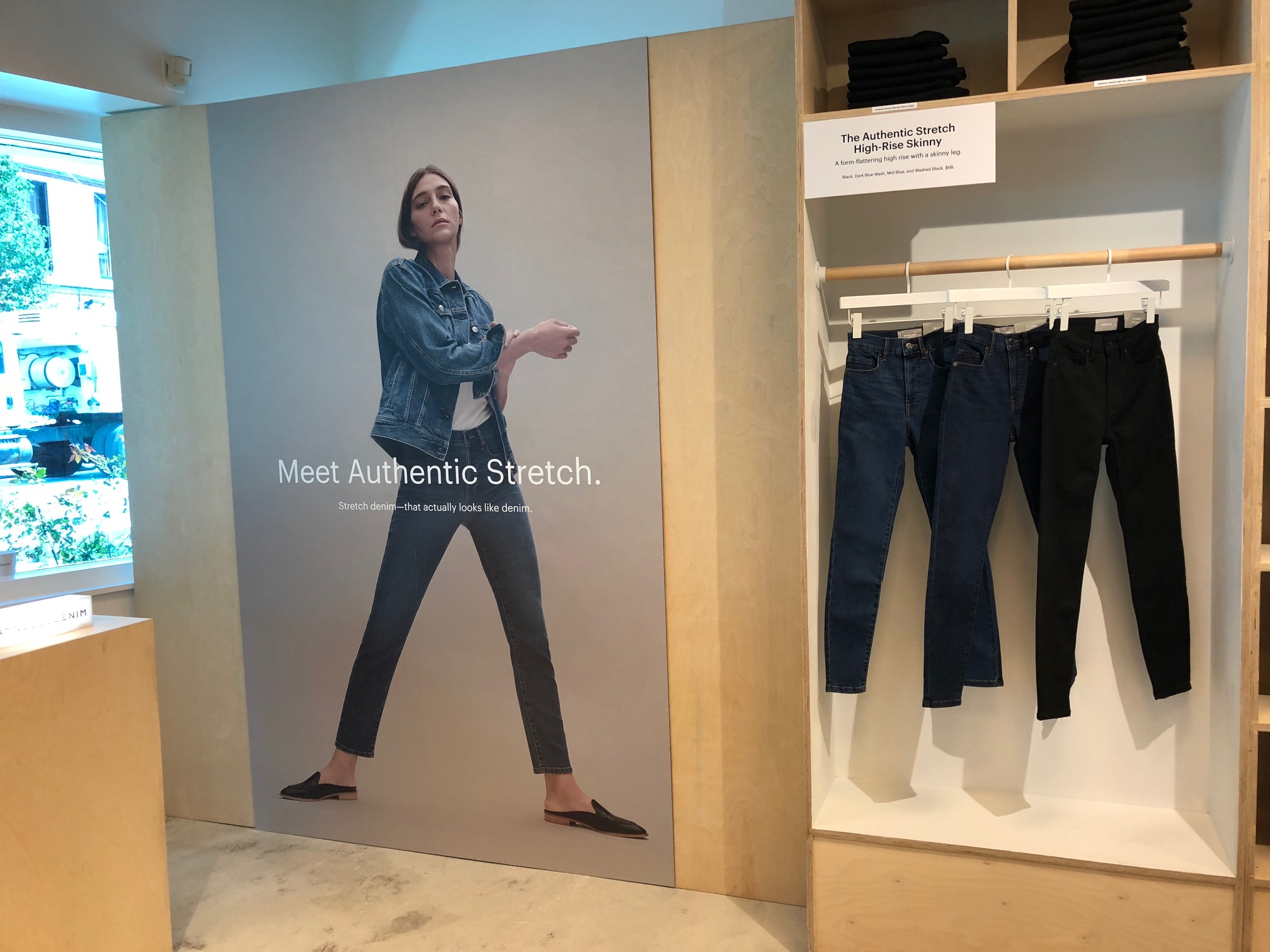 Everlane West Loop Pop-Up Bar'