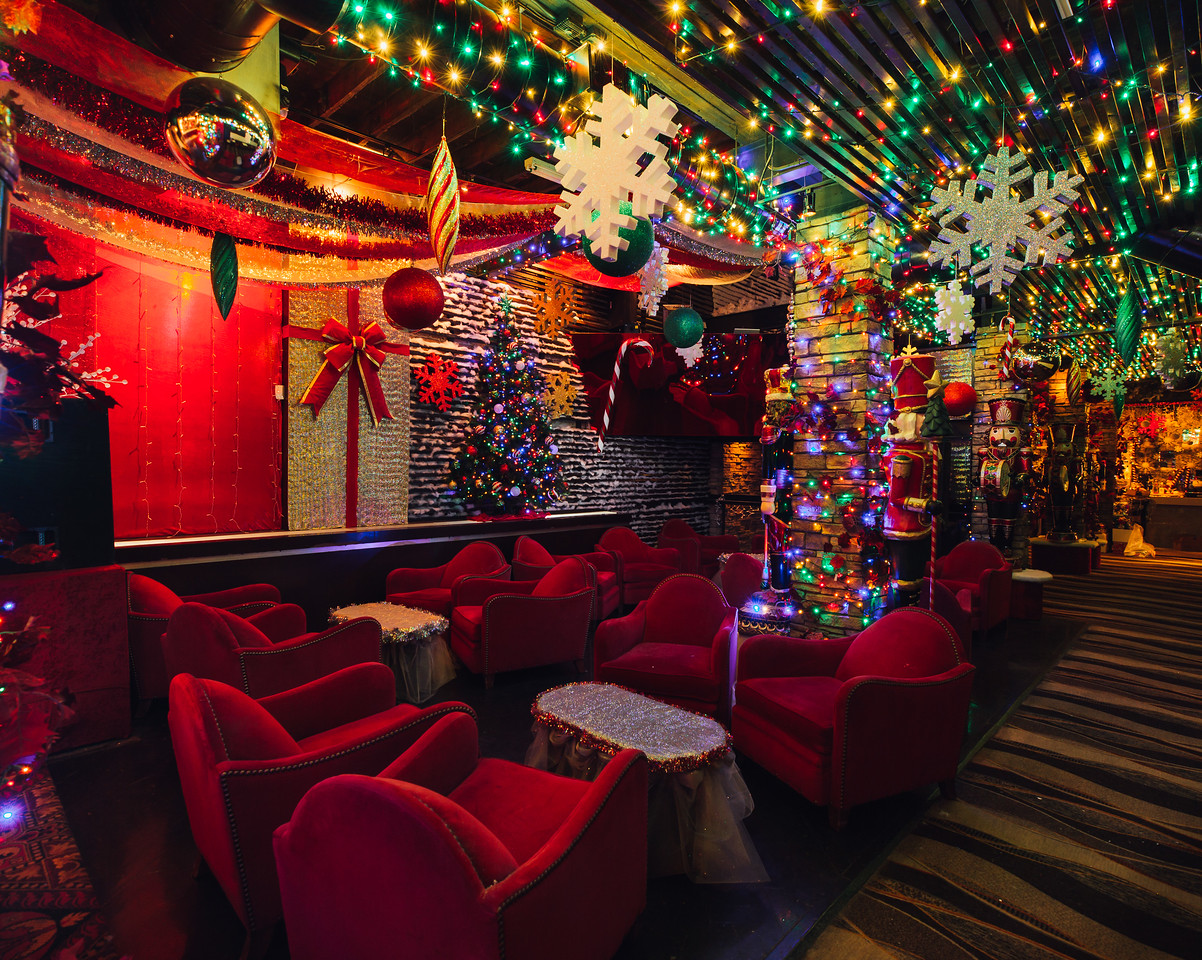 Frostys Christmas Bar Chicago 2022 Massive Christmas Bar Frosty's Opens In Lincoln Park — And It's Open Until  4 A.m. (Photos)