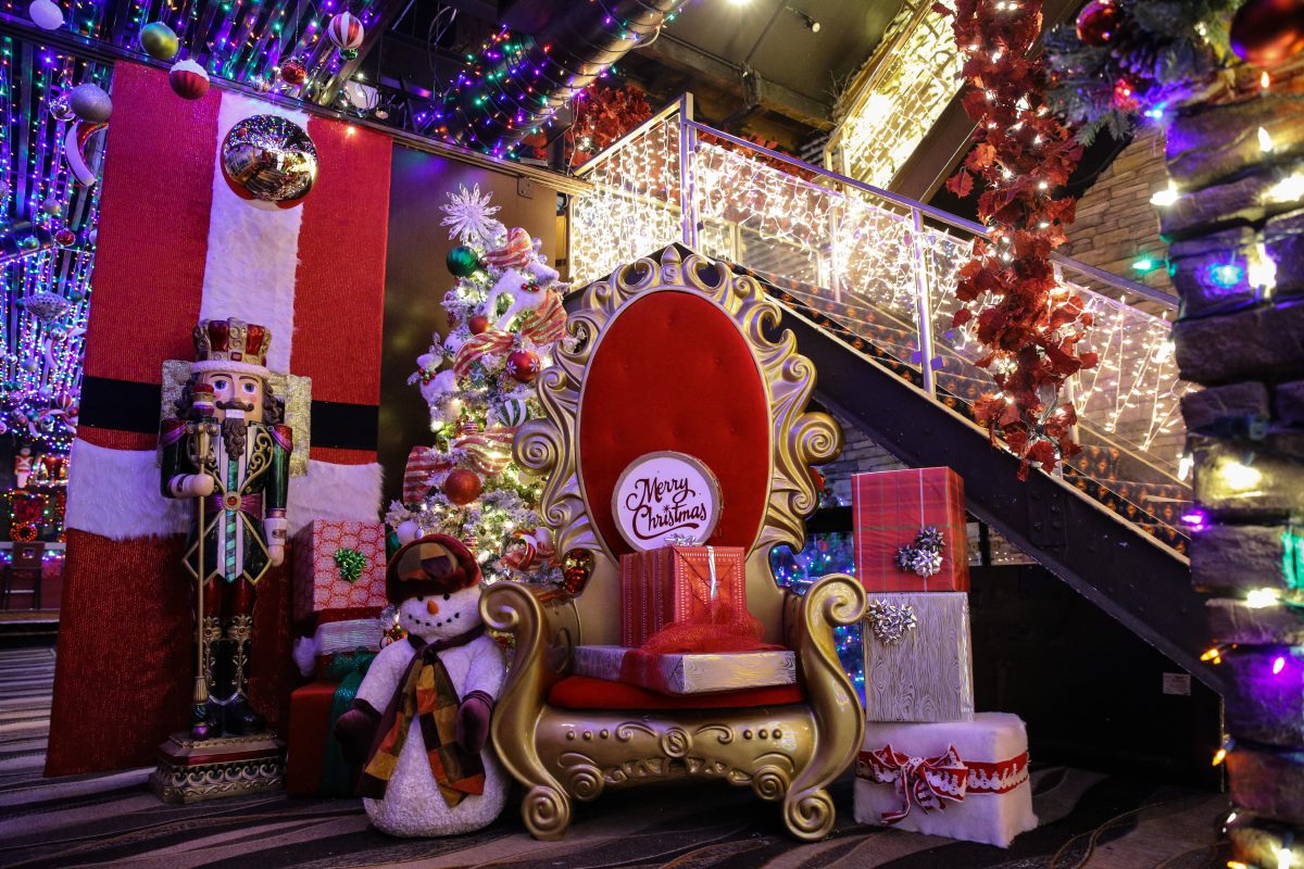 Massive Christmas Bar Frosty's Opens In Lincoln Park — And It's Open