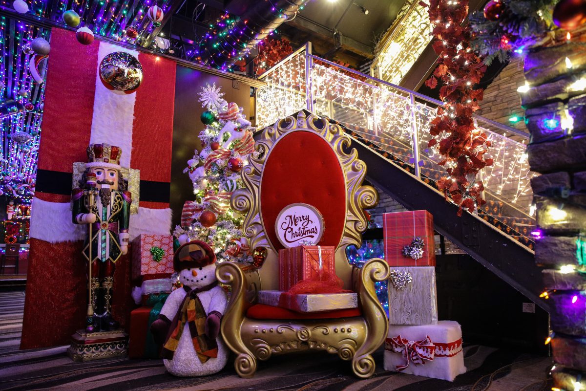 Massive Christmas Bar Frosty's Opens In Lincoln Park — And It's Open Until 4 A.M. (PHOTOS)