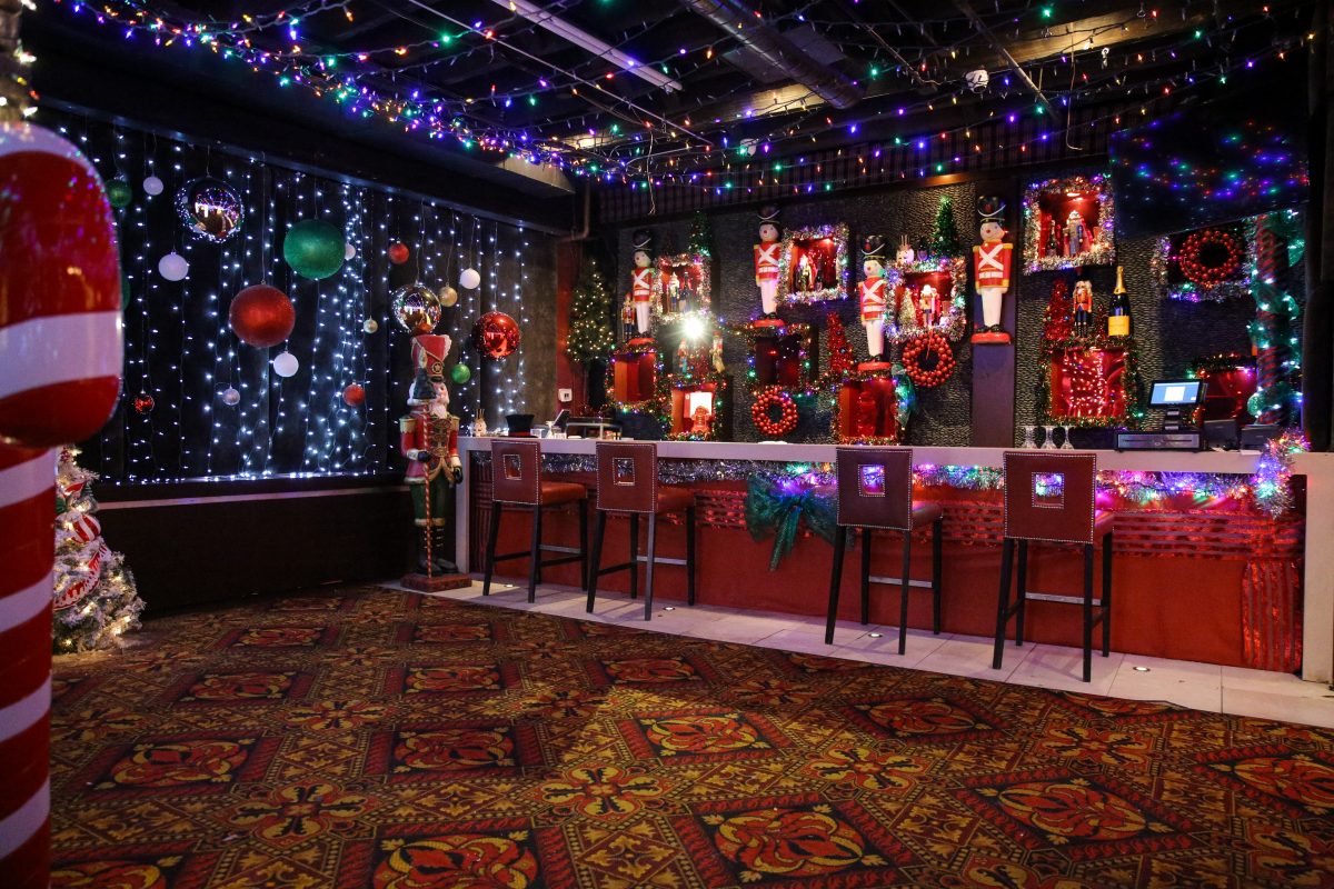 Frostys Christmas Bar Chicago 2022 Massive Christmas Bar Frosty's Opens In Lincoln Park — And It's Open Until  4 A.m. (Photos)