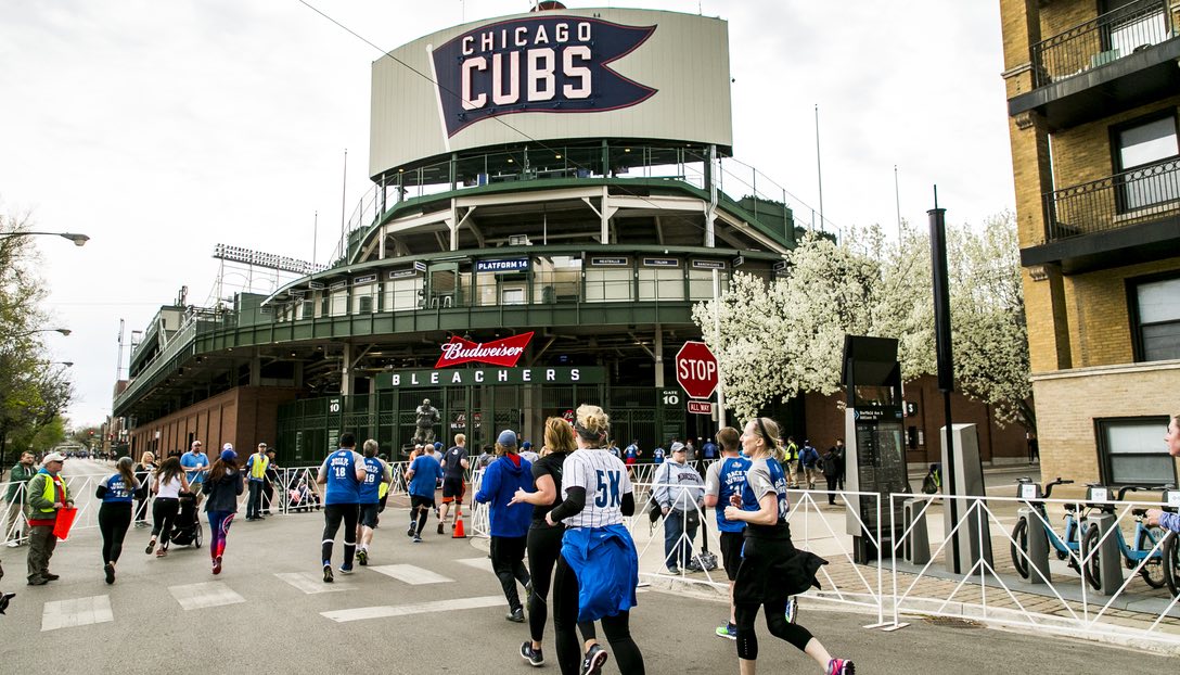 Chicago Cubs - A virtual stroll outside Wrigley Field