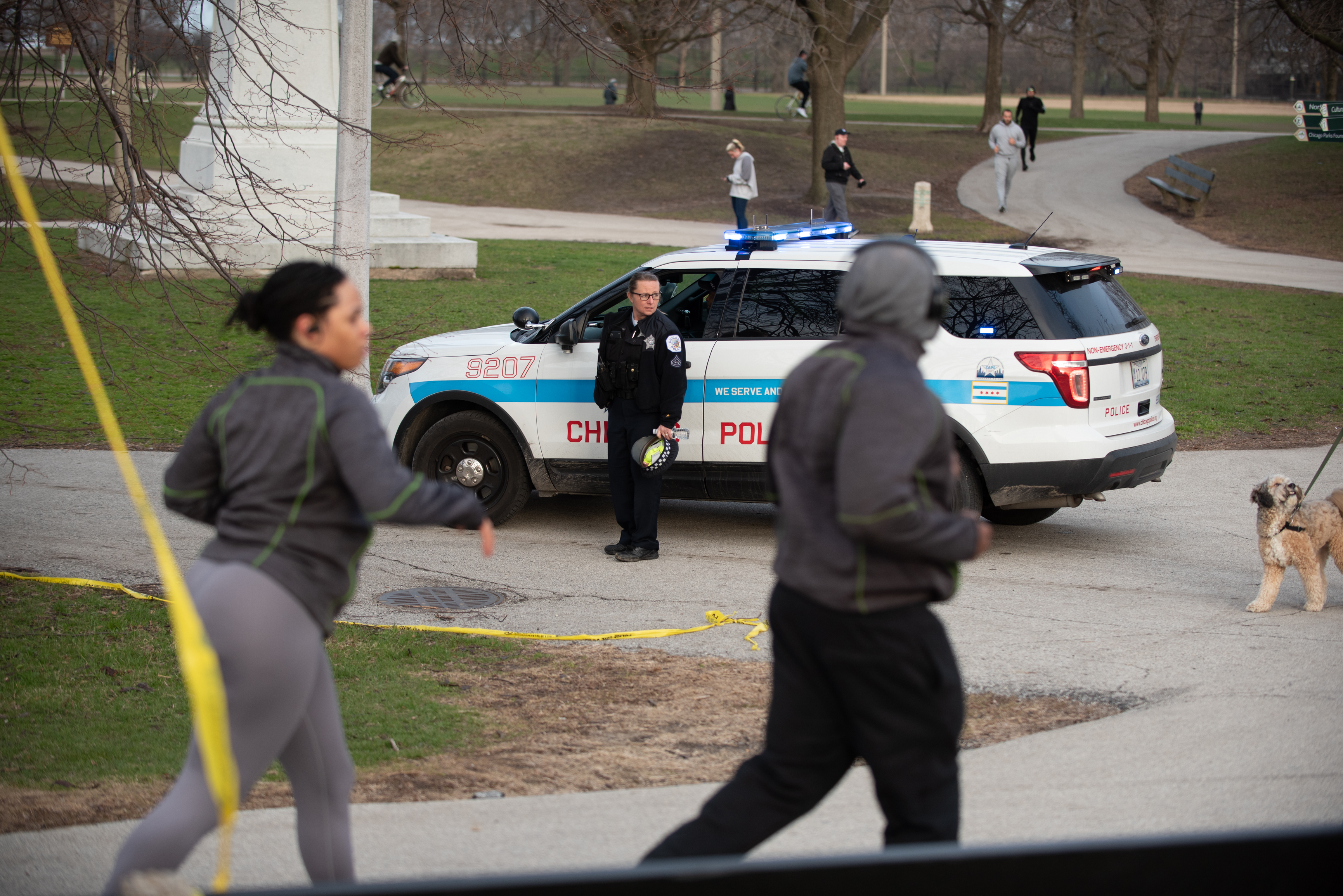 Cops Kick Runners Cyclists Out Of Park Near Lakefront After Chicagoans Ignore Coronavirus Closure