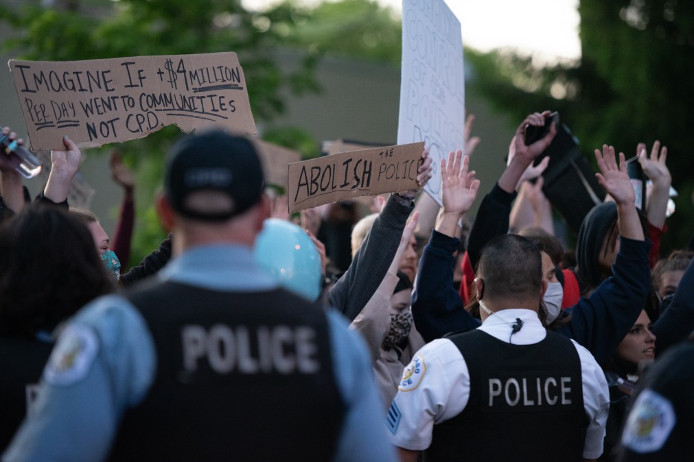 Police attempt to clear protesters onto the sidewalks in Lincoln Park as another night of chaos hit Chicago, Illinois on May 31, 2020. | Colin Boyle/Block Club Chicago