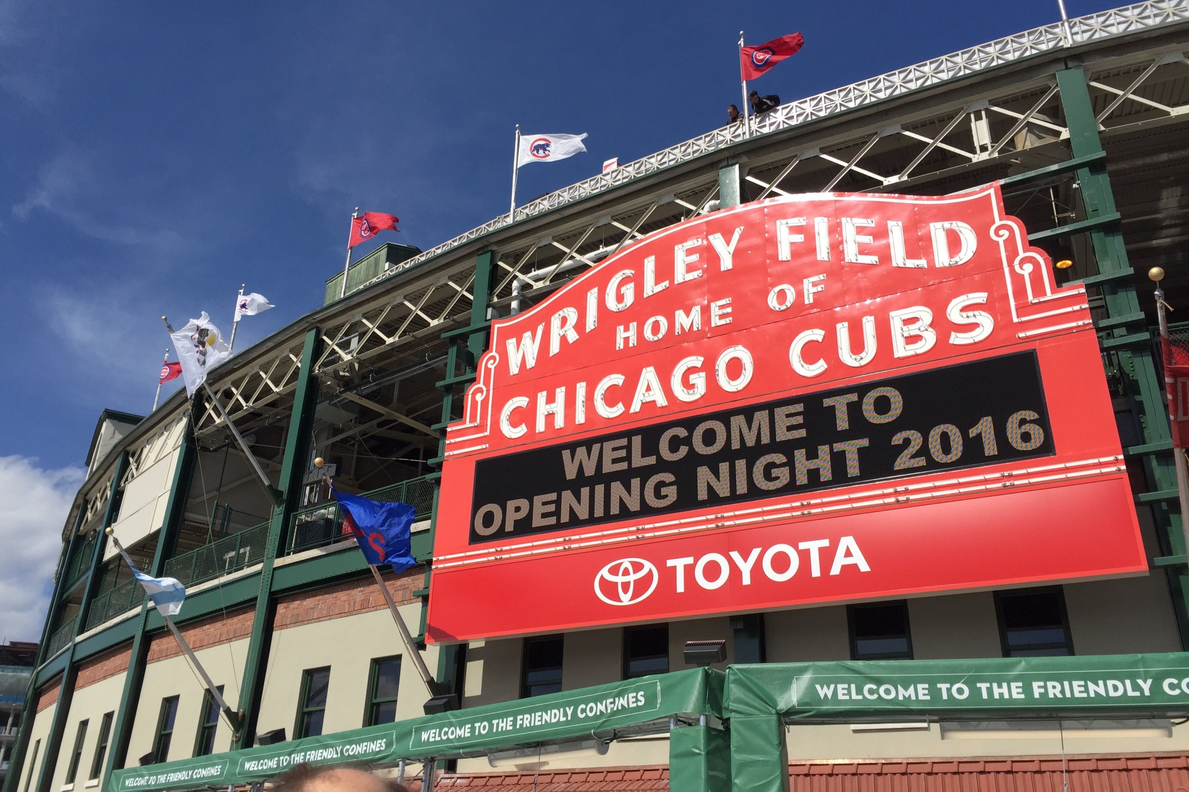 Wrigley Field opens to 60 percent capacity