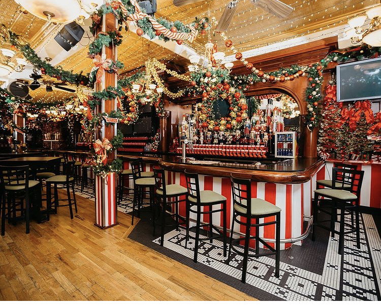 23 HolidayThemed PopUp Bars Around Chicago That Will Put You In A