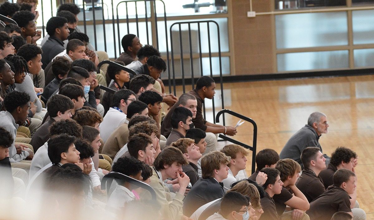 Dave Matthews Tour Bus Dumped 800 Pounds Of Poop On People Taking A