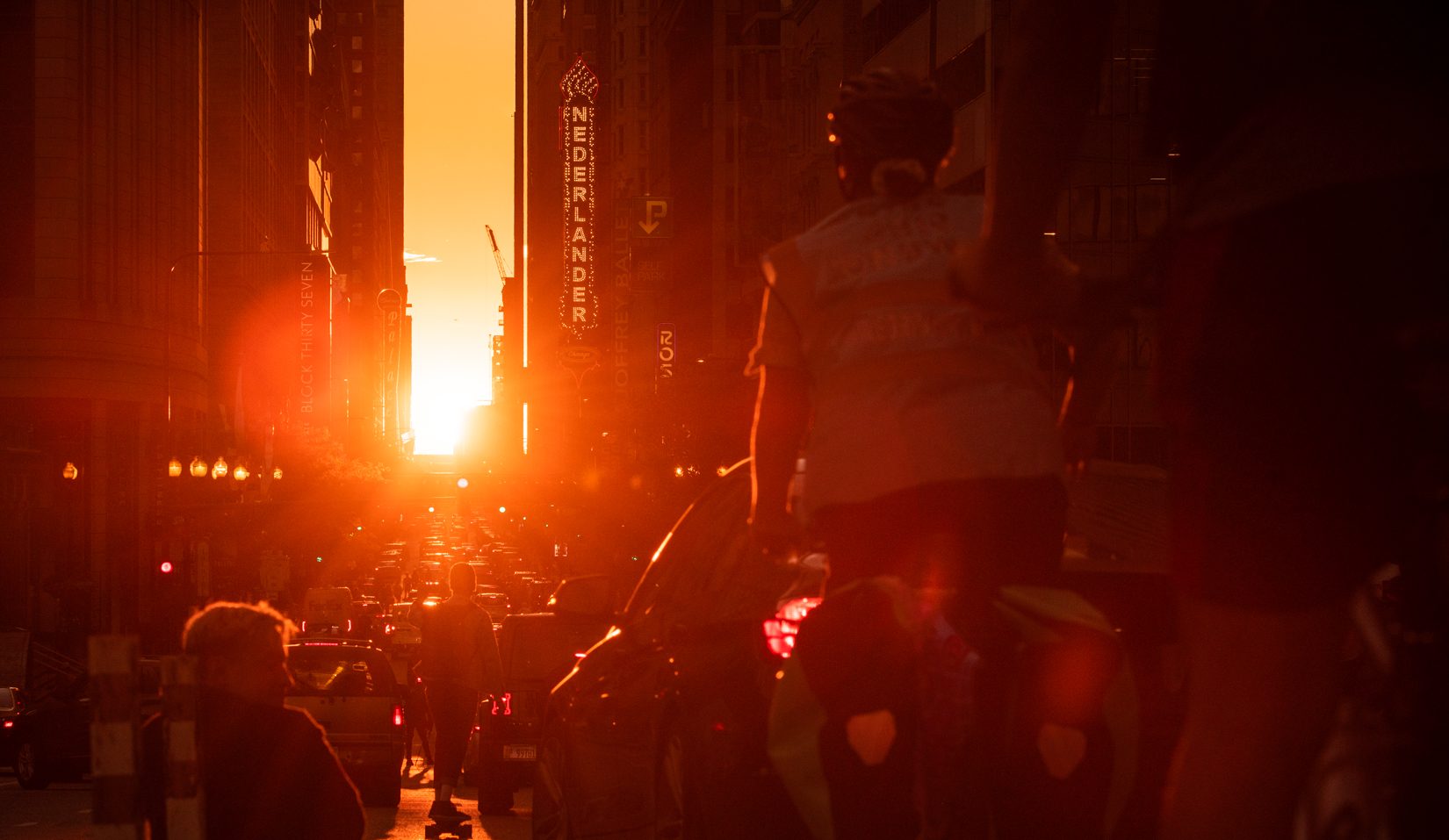 Chicagohenge Dazzles Photographers, Onlookers As It Sends Stunning