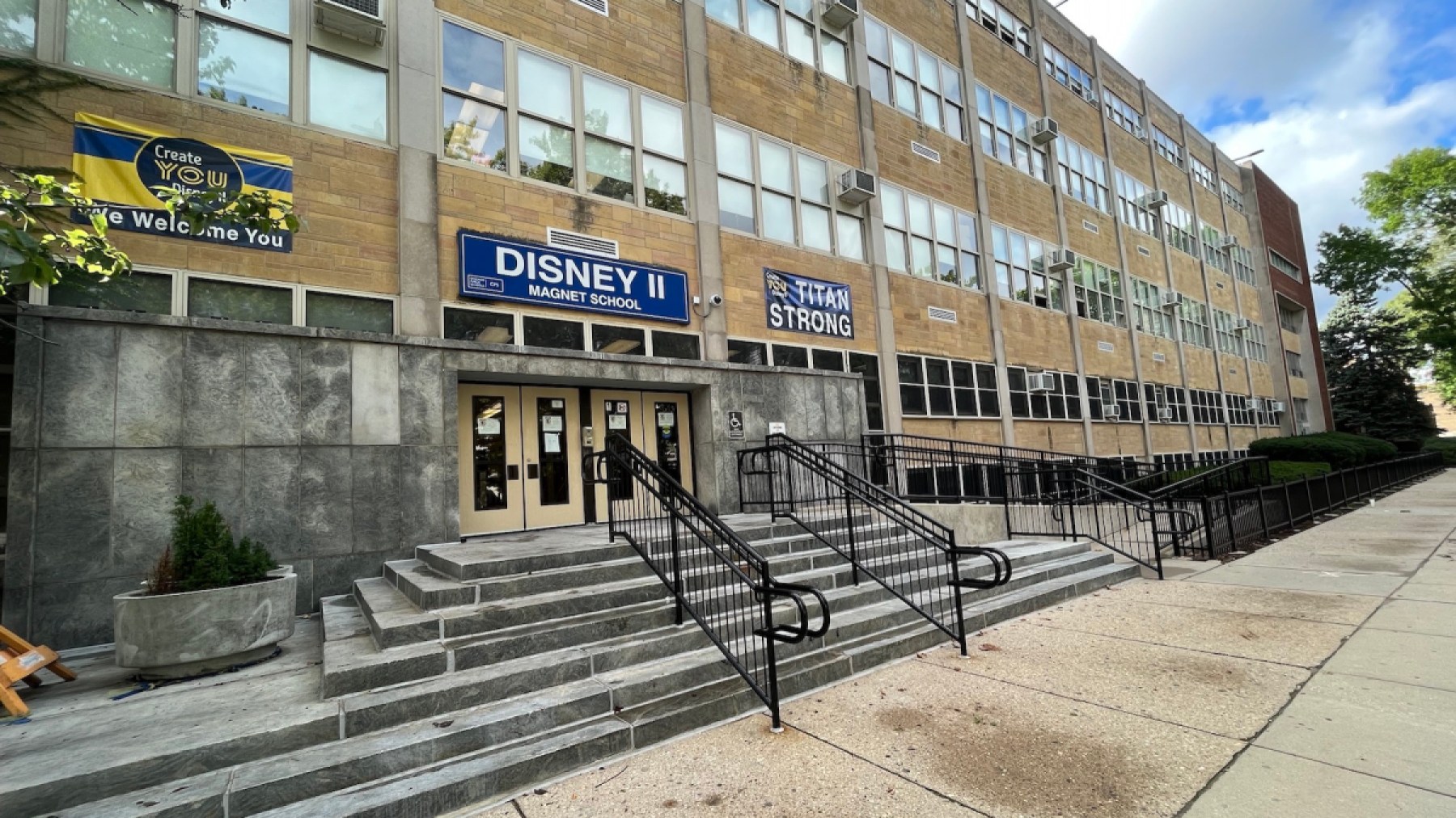 Old Irving Park's Disney II High School Wants Mentors For Its Civics