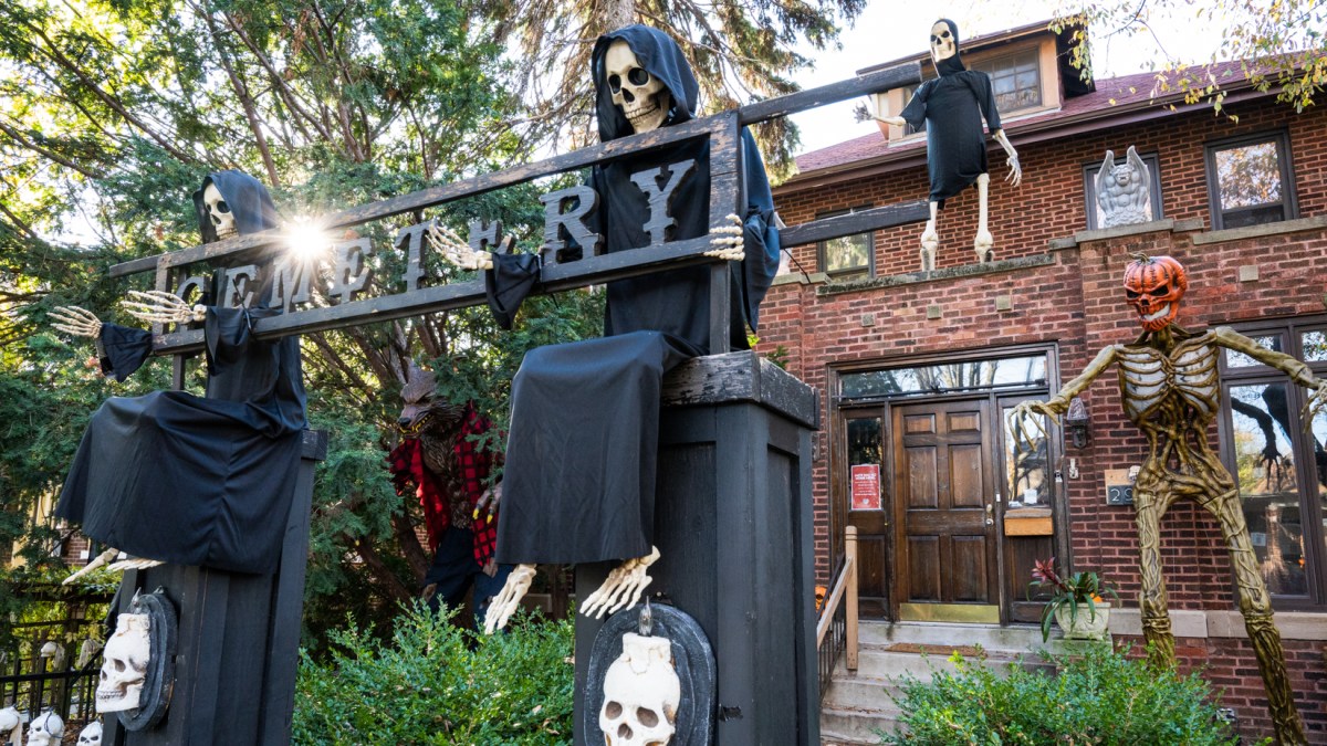 Haunted Chicago Here's Some Of Our Favorite Neighborhood Halloween