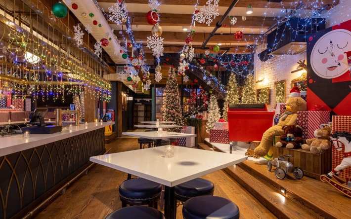 Restaurants and bars get into the Christmas spirit in 2022