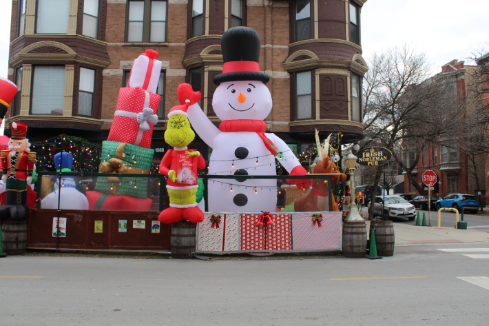 Irish Nobleman Owner Wonders If Santa's Eviction From Bar's Holiday Display  Was La Spata's Political Payback