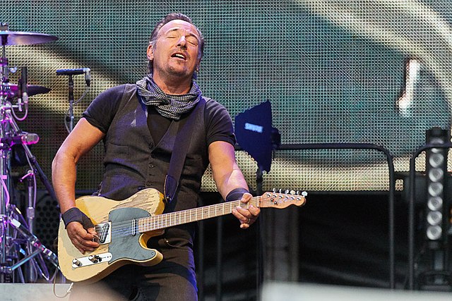 Bruce Springsteen Merges the Classics with Reflection and Wisdom of Newer  Material at Wrigley Field Show, Chicago News