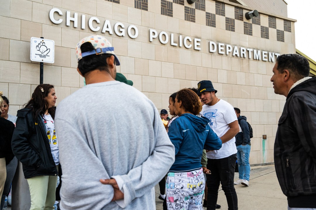 Chicago Police Officer Accused Of Impregnating Migrant Teen Living In West Side Station Report Chicago Police Officer Accused Of Impregnating Migrant Teen Living In West Side Station Report