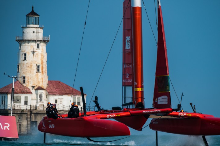 sailboat racing in chicago