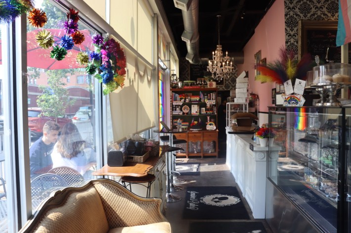 At Jennivee’s, A Trans Filipina Baker Is Delighting Lakeview Neighbors ...