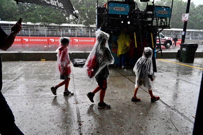 Chicago Bears brave heavy rain, flooded field in game against