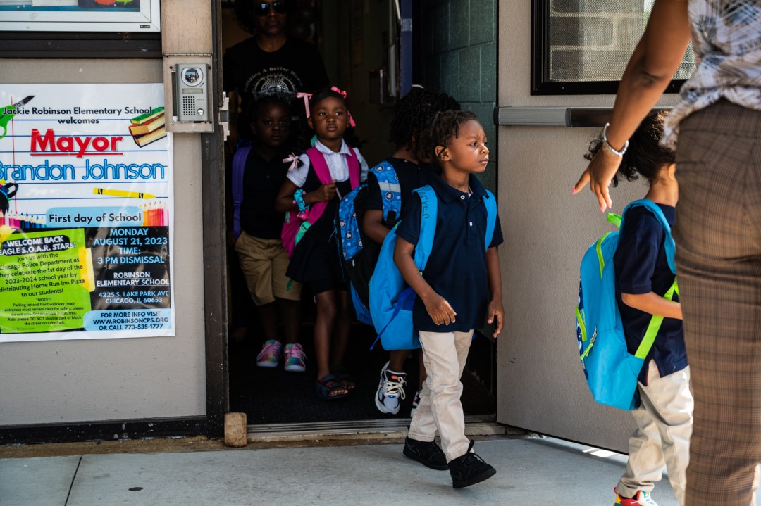 芝加哥公立学校的入学人数已经稳定了十多年来的首次。